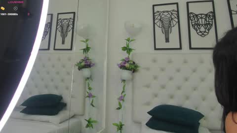 Snapshot of scarlet_stan22 chatting on 02/08/25, 11:01 Isa online show from 02/08/25, 11:01