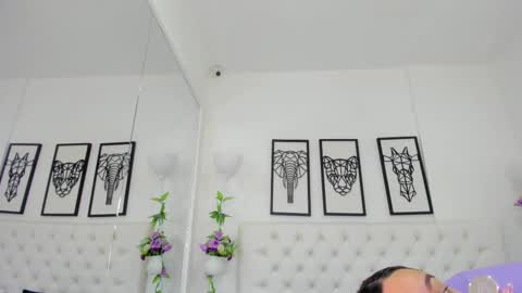 Snapshot of scarlet_stan22 chatting on 02/22/25, 11:02 Isa online show from 02/22/25, 11:02