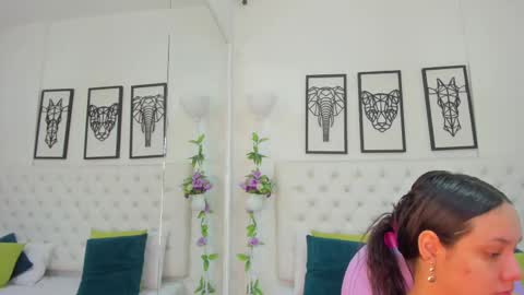 Snapshot of scarlet_stan22 chatting on 02/25/25, 10:58 Isa online show from 02/25/25, 10:58