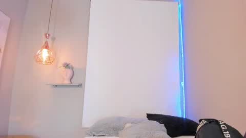 Snapshot of scarlet_vixen_ chatting on 07/02/26, 12:33 scarlet_vixen_ online show from 07/02/26, 12:33