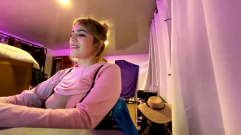 scarlet whisper online show from 09/26/25, 10:47