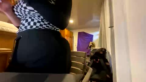 Snapshot of scarlet_whisper chatting on 03/30/26, 10:00 scarlet whisper online show from 03/30/26, 10:00