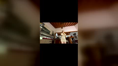 Snapshot of scarlet_whisper chatting on 04/10/26, 09:41 scarlet whisper online show from 04/10/26, 09:41