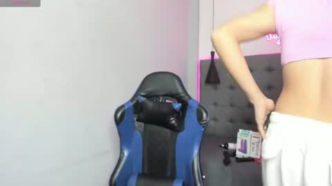 Snapshot of scarletcherry18 chatting on 06/20/26, 04:15 scarlet online show from 06/20/26, 04:15