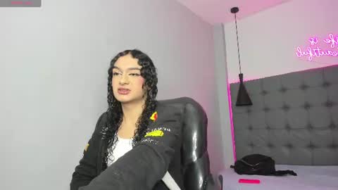 Snapshot of scarletcherry18 chatting on 07/01/26, 04:25 scarlet online show from 07/01/26, 04:25