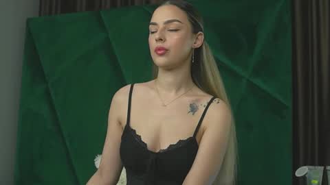 Snapshot of scarletcoles chatting on 10/28/25, 10:45 Scarlet online show from 10/28/25, 10:45