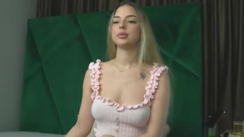 Snapshot of scarletcoles chatting on 11/04/25, 10:42 Scarlet online show from 11/04/25, 10:42