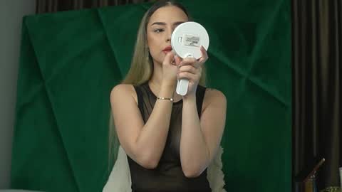 Snapshot of scarletcoles chatting on 11/18/25, 11:15 Scarlet online show from 11/18/25, 11:15