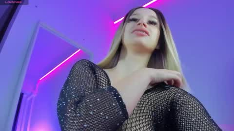 Snapshot of scarletflameee chatting on 04/14/26, 05:35 Amira online show from 04/14/26, 05:35