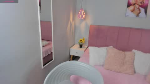 Scarlet  online show from 02/05/25, 04:59