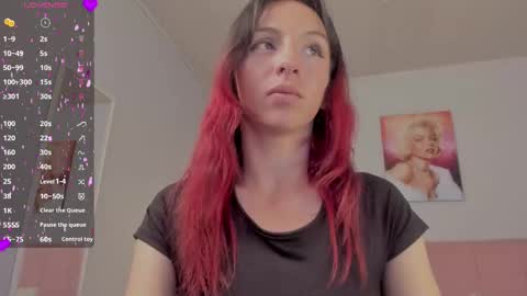 Scarlet  online show from 03/07/25, 11:38