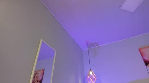 Scarlet  online show from 12/18/25, 06:52