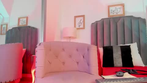 Snapshot of scarleth6 chatting on 02/13/25, 02:42 online show from 02/13/25, 02:42