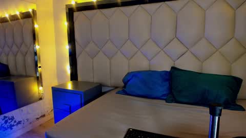 scarlethbigbug online show from 09/30/25, 06:24