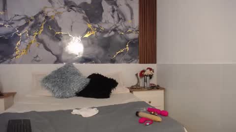 Snapshot of scarlethchannel chatting on 11/20/25, 05:12 Scarleth online show from 11/20/25, 05:12