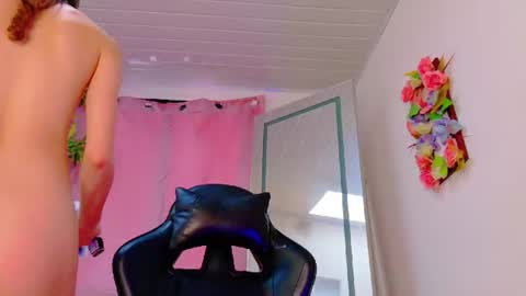 Snapshot of scarletjonesx chatting on 06/24/26, 08:30 Denis online show from 06/24/26, 08:30