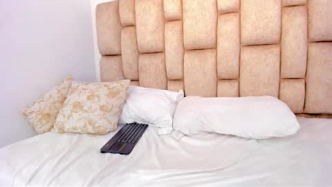 Snapshot of scarletmonroee_ chatting on 03/10/26, 01:05 Scarlett online show from 03/10/26, 01:05