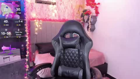 Snapshot of scarlett21__ chatting on 04/15/26, 08:20 Scarlett online show from 04/15/26, 08:20