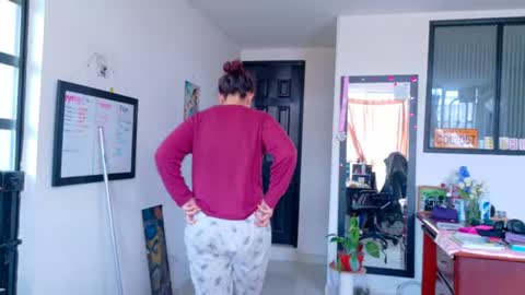 Snapshot of scarlett77_ chatting on 07/28/26, 04:39 Scarletland welcome online show from 07/28/26, 04:39