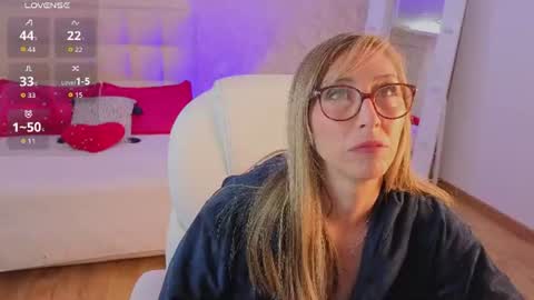 Snapshot of scarlett_079 chatting on 07/10/26, 11:35 Scarlett online show from 07/10/26, 11:35