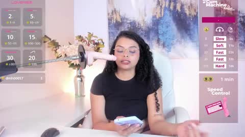 Snapshot of scarlett__2 chatting on 04/13/26, 10:15 Scarlett online show from 04/13/26, 10:15