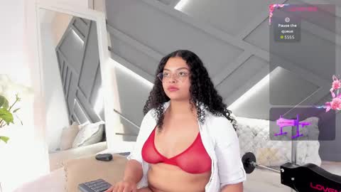 Snapshot of scarlett__2 chatting on 04/25/26, 09:12 Scarlett online show from 04/25/26, 09:12