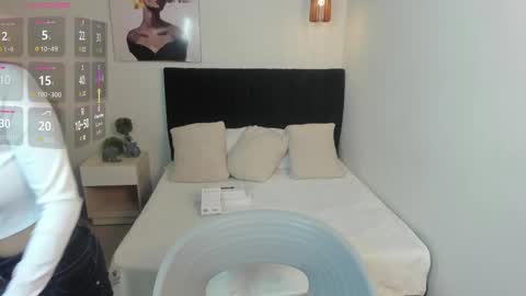 Scarlett online show from 10/17/25, 01:35