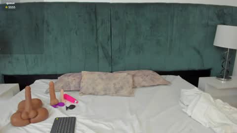 Snapshot of scarlett__noir chatting on 04/08/26, 10:32 scarlett__noir online show from 04/08/26, 10:32