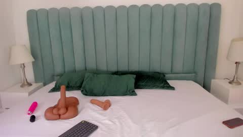 Snapshot of scarlett__noir chatting on 04/15/26, 07:58 scarlett__noir online show from 04/15/26, 07:58