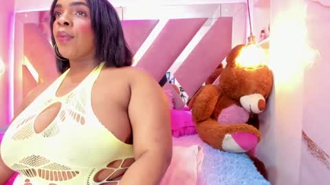 Snapshot of scarlett_boonett chatting on 01/09/25, 06:38 Scarlett online show from 01/09/25, 06:38