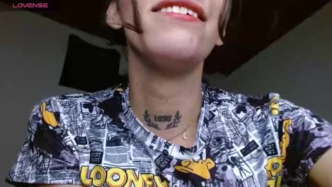 Snapshot of scarlett_crastrawberry chatting on 03/26/26, 12:06 scarlet online show from 03/26/26, 12:06