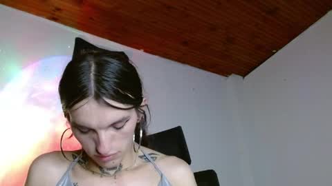 Snapshot of scarlett_crastrawberry chatting on 03/30/26, 04:41 scarlet online show from 03/30/26, 04:41