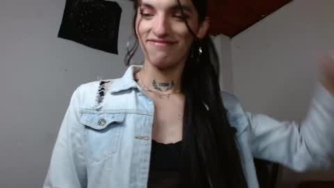 Snapshot of scarlett_crastrawberry chatting on 04/01/26, 12:22 scarlet online show from 04/01/26, 12:22