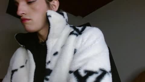 Snapshot of scarlett_crastrawberry chatting on 04/09/26, 01:27 scarlet online show from 04/09/26, 01:27