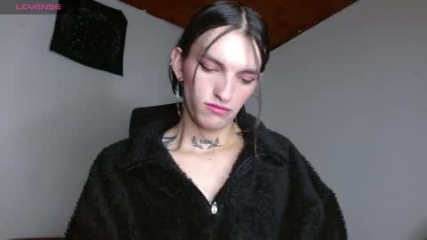 Snapshot of scarlett_crastrawberry chatting on 04/24/26, 01:41 scarlet online show from 04/24/26, 01:41