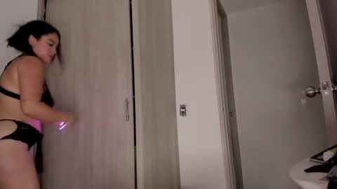 Snapshot of scarlett_diamond chatting on 12/13/24, 12:42 Scarlett Thumb up please help me 100 its important online show from 12/13/24, 12:42