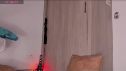 Snapshot of scarlett_diamond chatting on 02/13/25, 03:07 Scarlett Thumb up please help me 100 its important online show from 02/13/25, 03:07