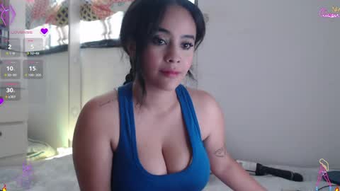Scarlett Thumb up please help me 100 its important online show from 04/25/26, 07:00