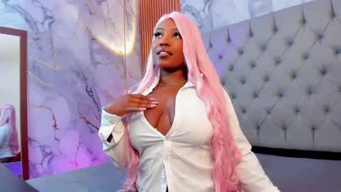 Snapshot of scarlett_diaz17 chatting on 04/24/26, 05:21 Mariana online show from 04/24/26, 05:21