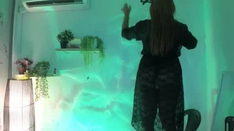 Snapshot of scarlett_enjoy1 chatting on 10/04/25, 03:32 scarlett_enjoy1 online show from 10/04/25, 03:32