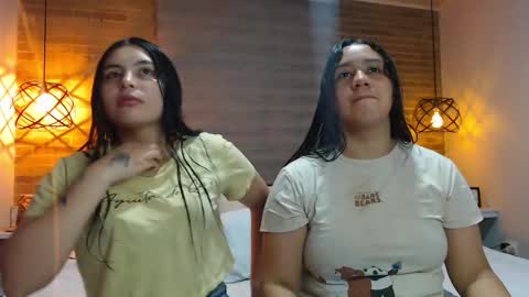 Snapshot of scarlett_evance chatting on 11/26/25, 09:43 Scarlett and Jazmin online show from 11/26/25, 09:43