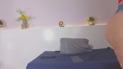 Snapshot of scarlett_grey_1 chatting on 12/22/25, 09:17 Scarlett online show from 12/22/25, 09:17