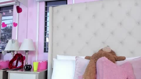 scarlett_leblanc_ online show from 03/25/26, 12:00