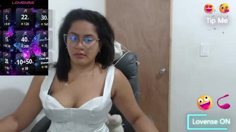 Snapshot of scarlett_liz chatting on 04/14/26, 09:04 Scarlett online show from 04/14/26, 09:04