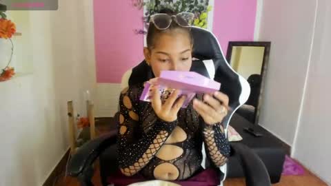 Snapshot of scarlett_lune chatting on 05/21/26, 07:10 scarlett_lune online show from 05/21/26, 07:10