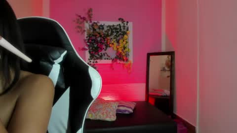 Snapshot of scarlett_lune chatting on 05/23/26, 06:45 scarlett_lune online show from 05/23/26, 06:45