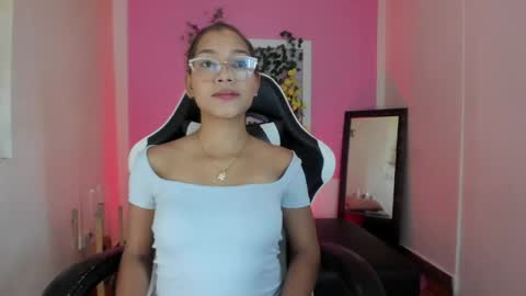 Snapshot of scarlett_lune chatting on 06/02/26, 11:23 scarlett_lune online show from 06/02/26, 11:23