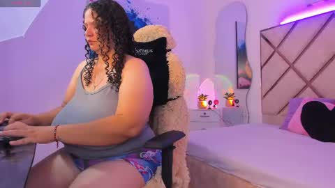 Snapshot of scarlett_moo chatting on 07/01/26, 02:18 vanessa online show from 07/01/26, 02:18