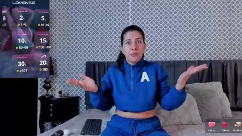 Snapshot of scarlett_moore_ chatting on 12/12/24, 01:49 Scarlett online show from 12/12/24, 01:49