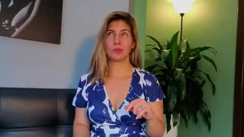 Snapshot of scarlett_moore_ chatting on 02/26/26, 03:33 Scarlett online show from 02/26/26, 03:33